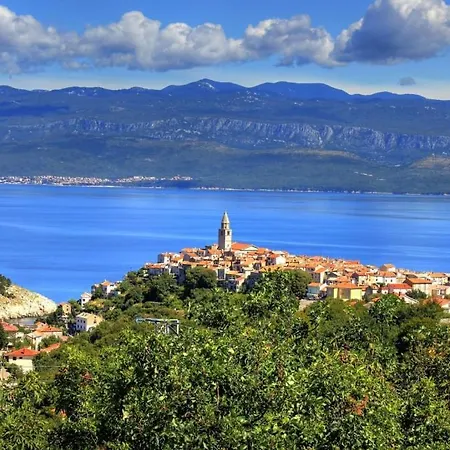 House In With Sea View, Terrace, Air Conditioning, W-lan 3672-1 * Vrbnik (Primorje-Gorski Kotar)